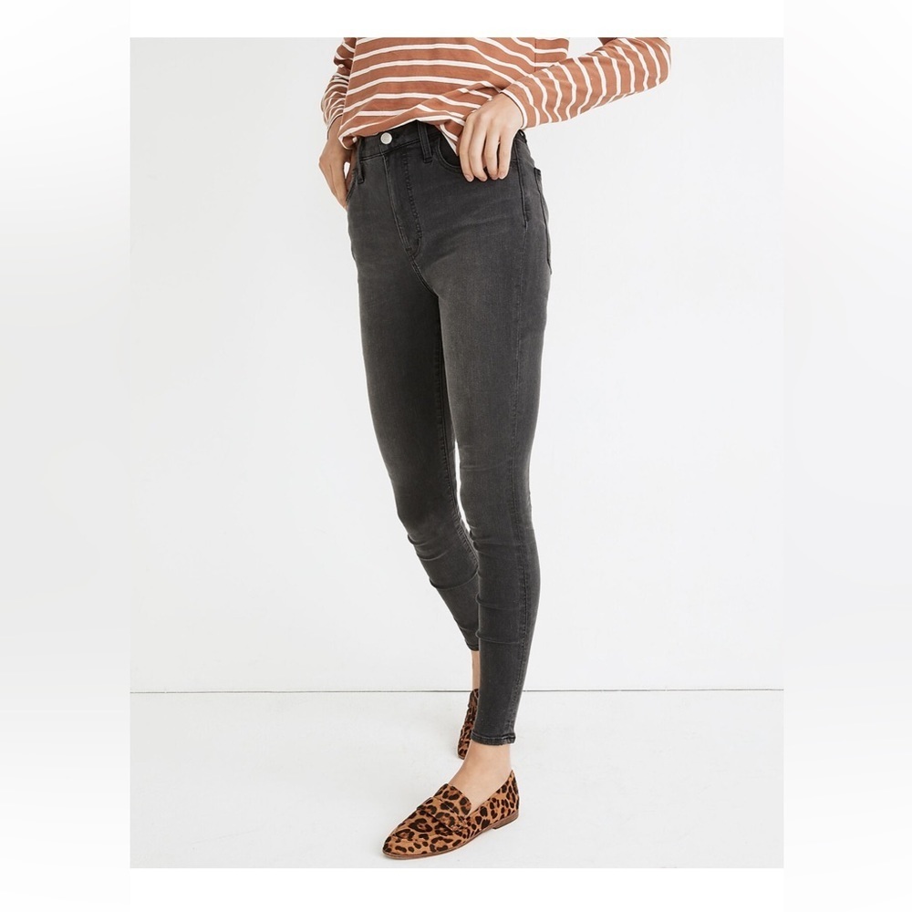 Madewell 9" Mid-Rise Roadtripper Supersoft Jeans in Ashmont Wash - Picture 4 of 16